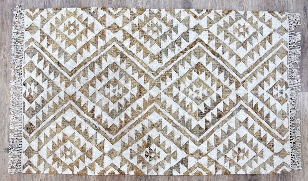 White handwoven wool rug, offers handmade wool rug, white kilim rug, kilim rug, handmade kilim rug, white handmade rug, white stylish rug